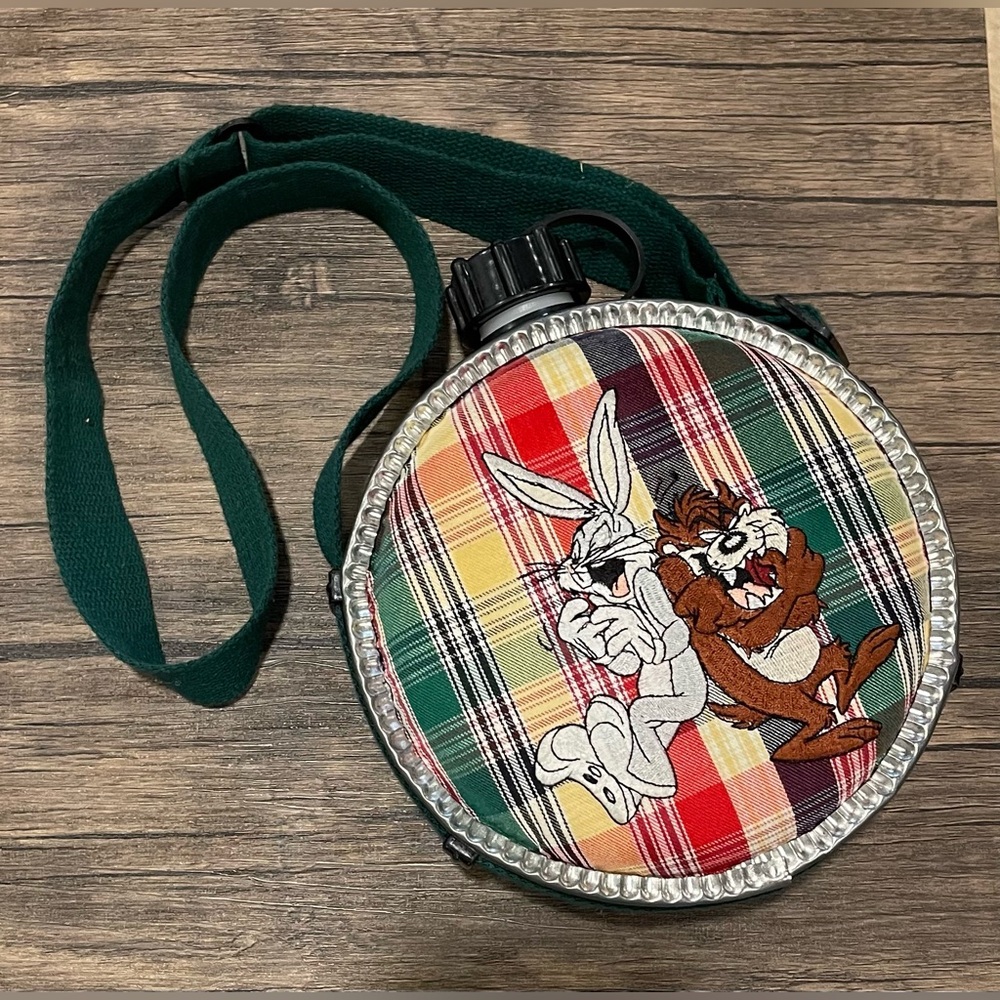 Vintage 1995 Bugs Bunny/Taz Tasmanian Devil Canteen Warner Brothers Looney